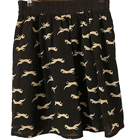 Kling Black Lined Elastic Waist Pull On Running Foxes Pattern Skirt - Picture 1 of 4